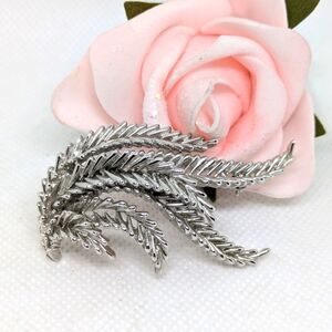 Vintage Trifari Silver Tone Leaf Brooch Mid-century Glam Bohemian